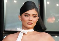 凯莉·詹娜(Kylie Jenner)为家人举办了盛大的nobu餐厅晚宴